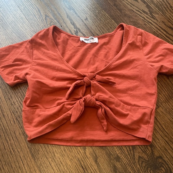 Tie cropped t shirt - Picture 2 of 2